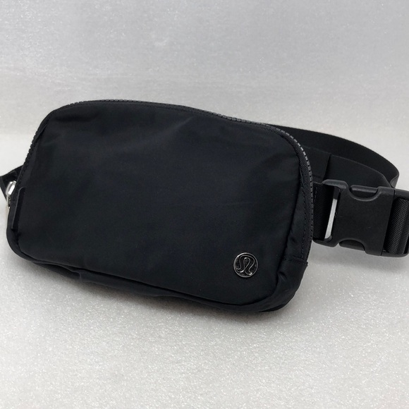 Lululemon Everywhere Belt Bag In Black - Picture 1 of 15